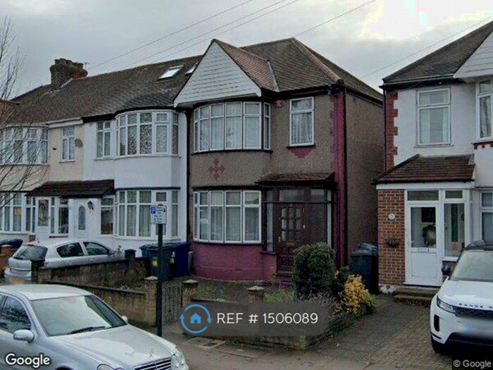 3 Bedroom Semi-Detached House To Rent In Dawlish Avenue, Perivale, Greenford, UB6