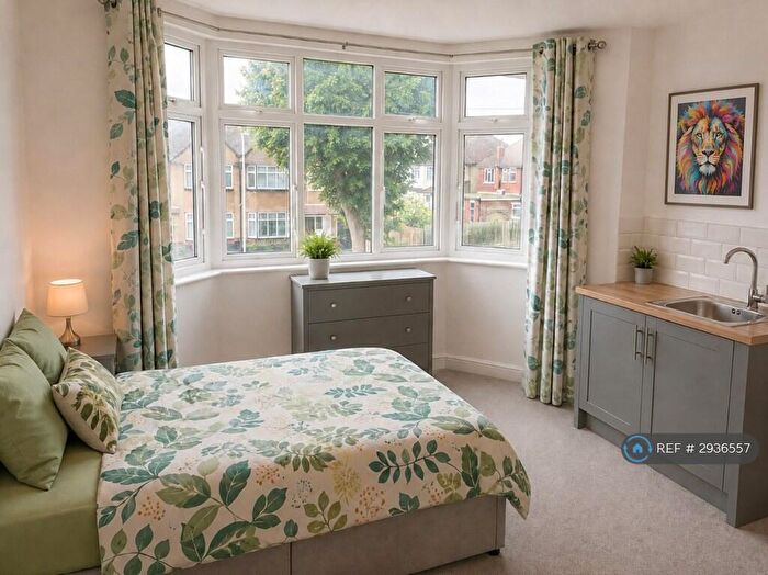 Studio To Rent In Selwood Road, London, KT9