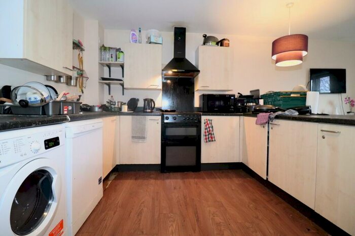 4 Bedroom Flat To Rent In Gwennyth House, Cathays, CF24