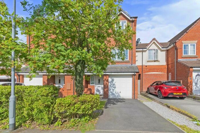 4 Bedroom Semi-Detached House To Rent In Rawsthorne Avenue, Manchester, M18