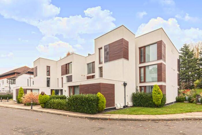 Studio To Rent In Rivermead Close, Teddington, TW11