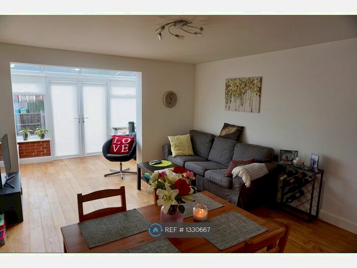 2 Bedroom Terraced House To Rent In Lavender Road, London, SE16