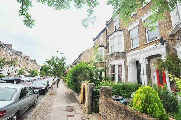 3 Bedroom Flat To Rent In Huddleston Road, London, N7