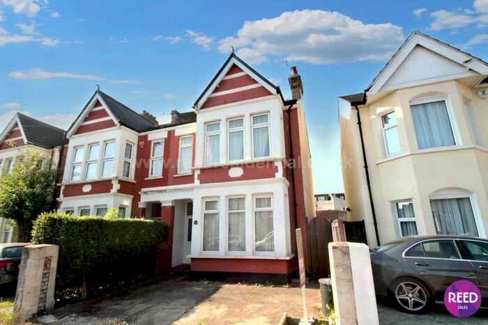 2 Bedroom Flat To Rent In Claremont Road, Westcliff On Sea, SS0