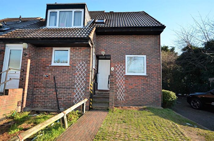 3 Bedroom Maisonette To Rent In Hargood Close, Kenton, Harrow, Middlesex, HA3