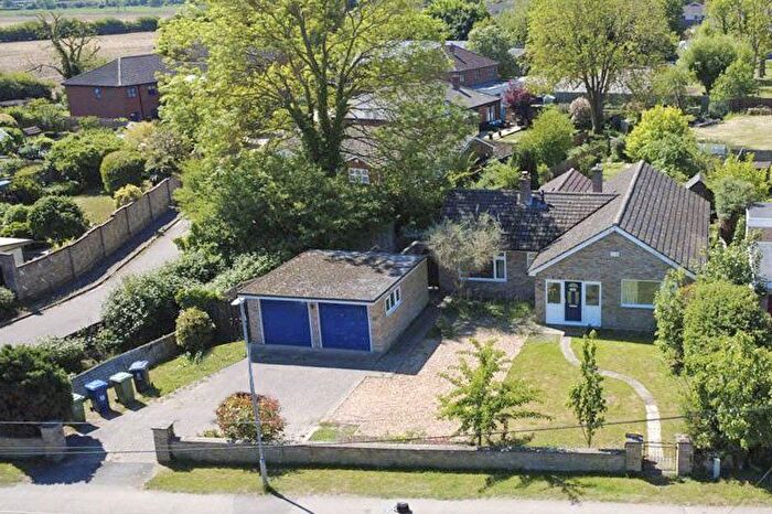 3 Bedroom Bungalow For Sale In High Street, Hauxton, Cambridge, Cambridgeshire, CB22