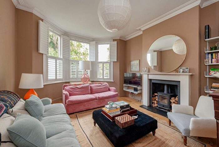 2 Bedroom Flat For Sale In Wrentham Avenue, Kensal Rise, London, NW10