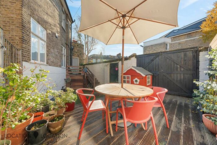 3 Bedroom End Of Terrace House For Sale In Brooke Road, London, N16