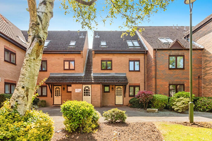 2 Bedroom Apartment To Rent In Teal Wharf, Castle Marina, NG7