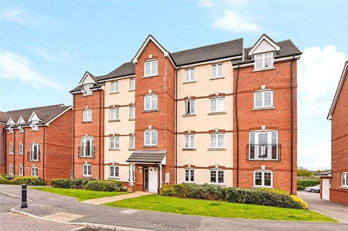 2 Bedroom Flat To Rent In Garstons Way, Holybourne, Alton, Hampshire, GU34