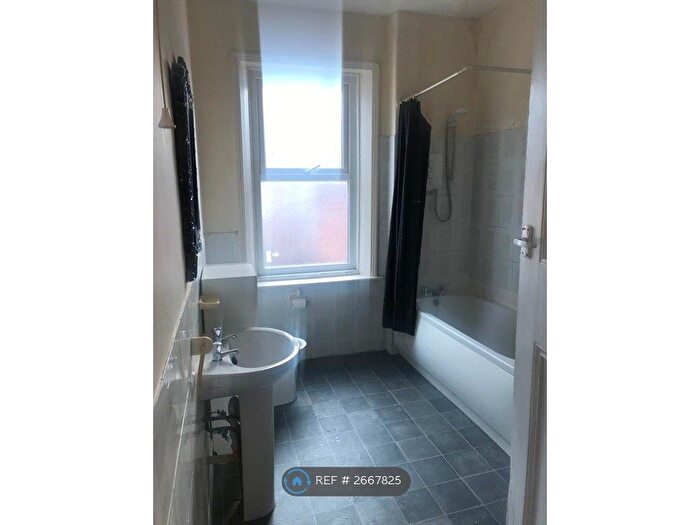 2 Bedroom Flat To Rent In Claremont North Avenue, Gateshead, NE8