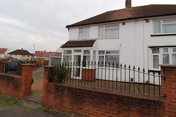 3 Bedroom Semi-Detached House To Rent In Commonwealth Avenue, Hayes, UB3