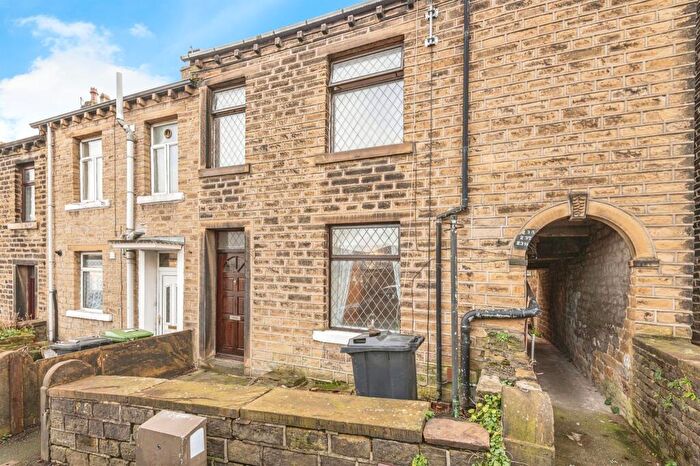 2 Bedroom Terraced House For Sale In Blackmoorfoot Road, Huddersfield, HD4