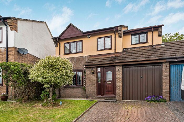 4 Bedroom Link Detached House For Sale In Beaumont Close, Liverton, TQ12