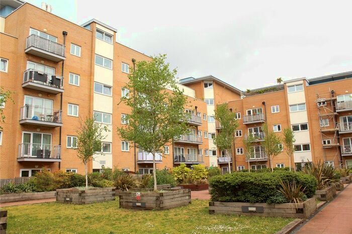 2 Bedroom Flat To Rent In Whitestone Way, Croydon, Surrey, CR0