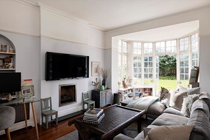 3 Bedroom Flat For Sale In Beaufort Street, London, SW3