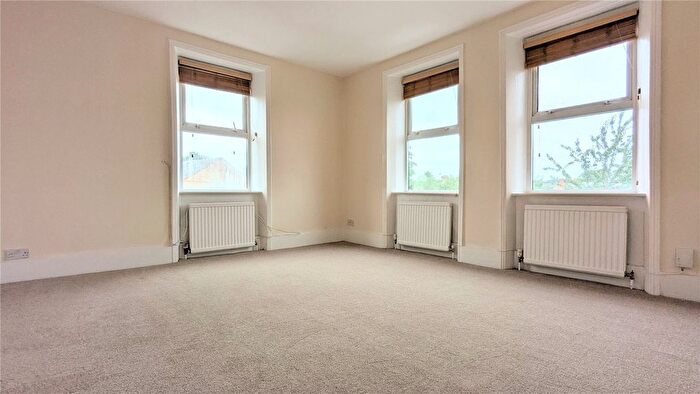 3 Bedroom Flat To Rent In Tottenham Lane, Crouch End, London, N8