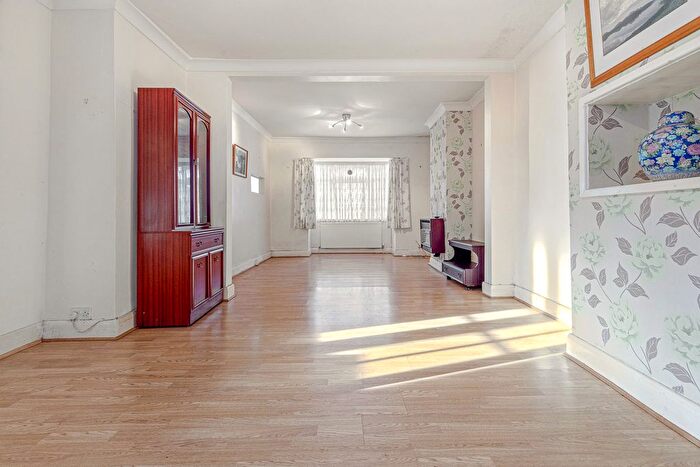 2 Bedroom Semi-Detached Bungalow For Sale In Holmfield Avenue East, Leicester, LE3