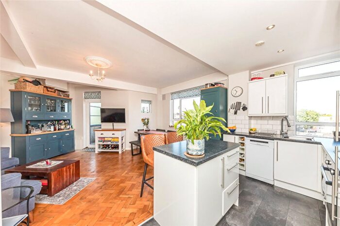 2 Bedroom Flat To Rent In Christchurch House, Christchurch Road, London, SW2