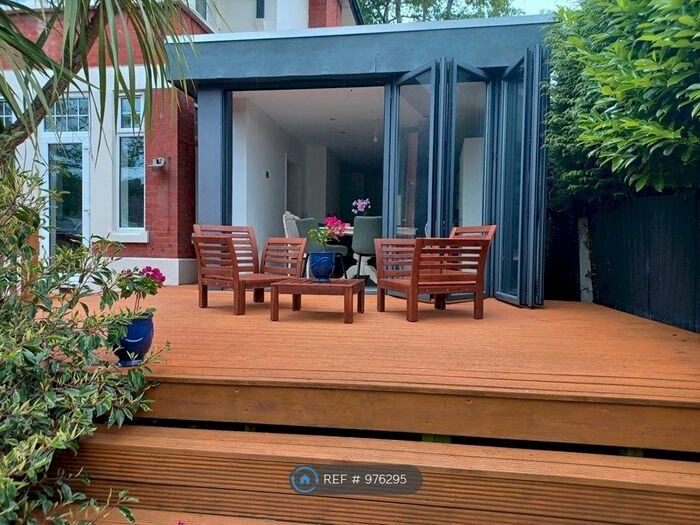 3 Bedroom Flat To Rent In Luscombe Road, Poole, BH14