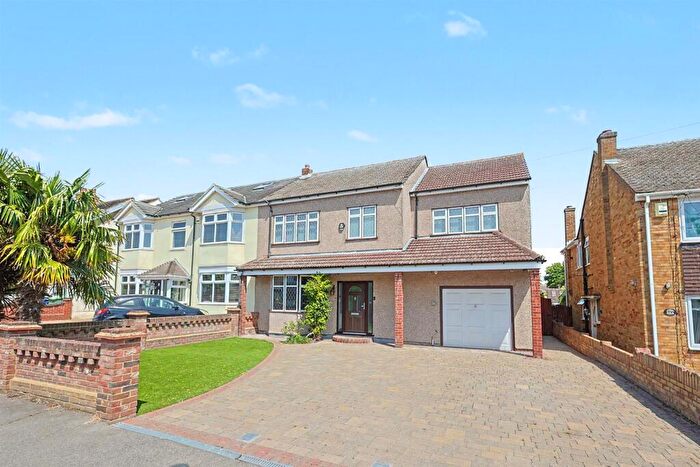 5 Bedroom Semi Detached House For Sale In Windsor Avenue, Grays, RM16