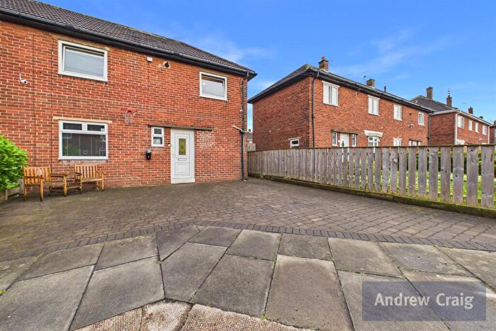 2 Bedroom Semi Detached House For Sale In Lindisfarne Road, Hebburn, NE31