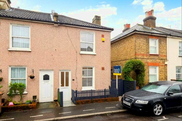 2 Bedroom End Of Terrace House To Rent In Harold Road, Sutton, Surrey, SM1