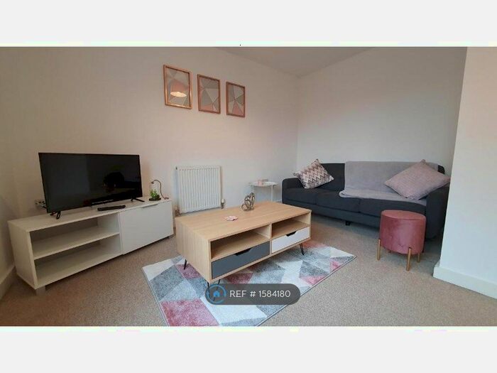 3 Bedroom Terraced House To Rent In Robert Hall Street, Salford, M5