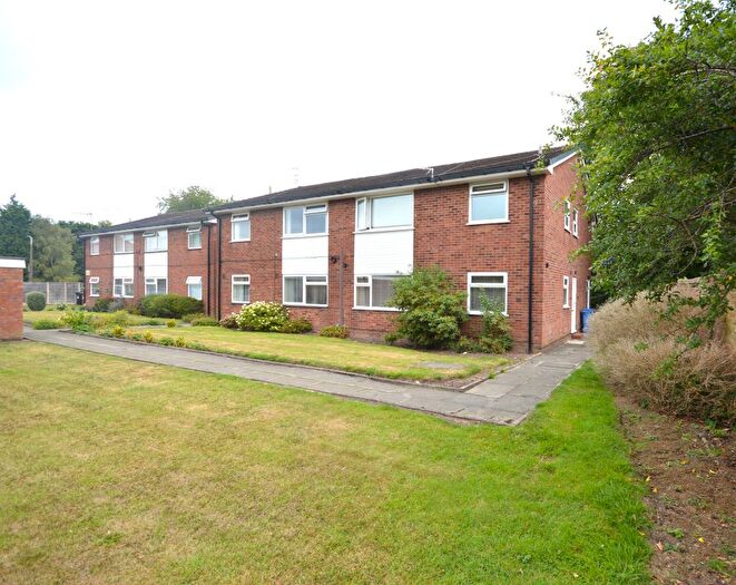 2 Bedroom Flat For Sale In Broomfield Drive, Stockport, SK5