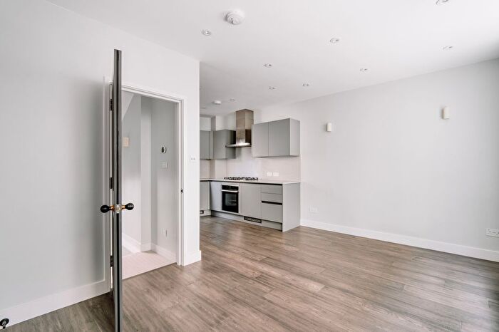 2 Bedroom Flat To Rent In Monmouth Street, Seven Dials, WC2H