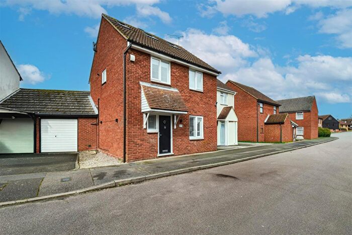 3 Bedroom Semi Detached House For Sale In Kelvedon Green, Kelvedon Hatch, Brentwood, CM15