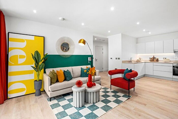 1 Bedroom Apartment For Sale In Makers Yard, London, E16