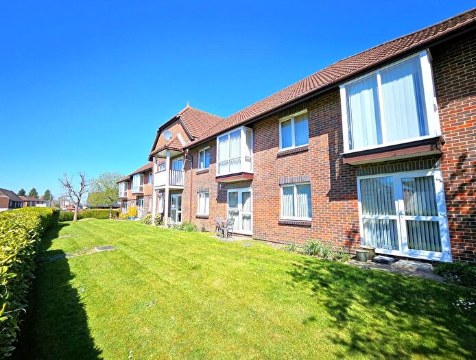 2 Bedroom Flat For Sale In Sharon Road, West End, Southampton, SO30