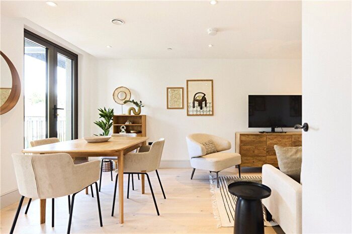 1 Bedroom Flat To Rent In Station Road, London, SW19