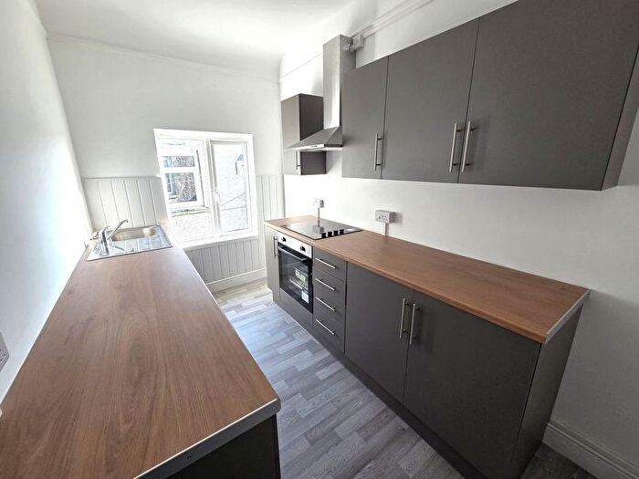 2 Bedroom Flat To Rent In Commercial Street, Nelson, CF46