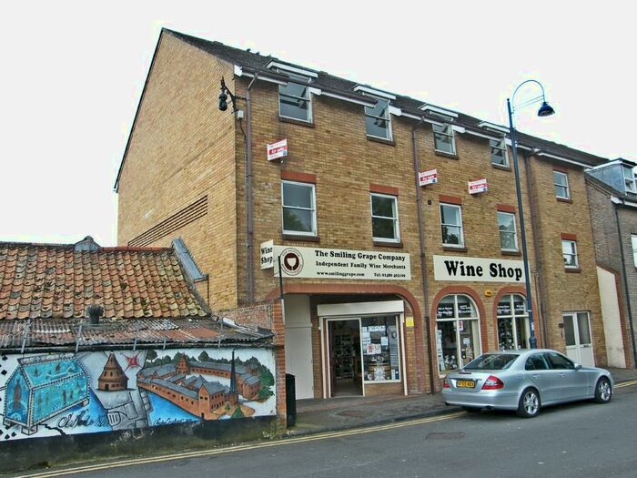 2 Bedroom Flat To Rent In Priory Lane, St Neots, PE19