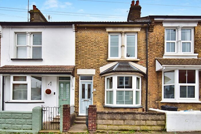 4 Bedroom Terraced House For Sale In Barnsole Road, Gillingham, ME7