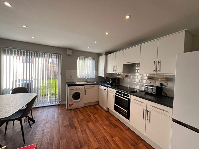 4 Bedroom Semi-Detached House To Rent In Hoskins Lane, Middlesbrough, North Yorkshire, TS4