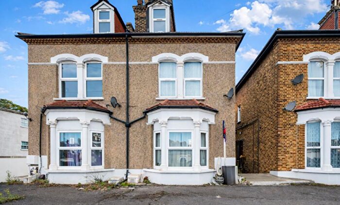 1 Bedroom Maisonette For Sale In A Bensham Lane, Thornton Heath, Surrey, CR7