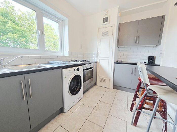 3 Bedroom Flat To Rent In Highbury Quadrant, Highbury, N5