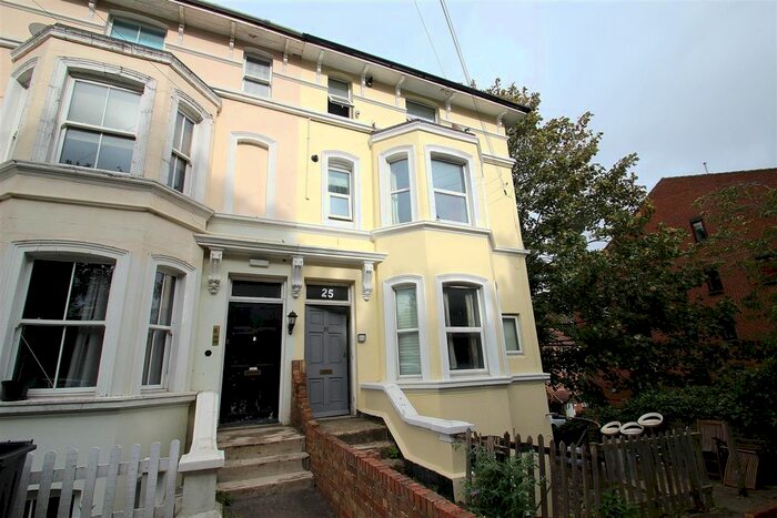 1 Bedroom Flat To Rent In Buckland Hill, Maidstone, ME16