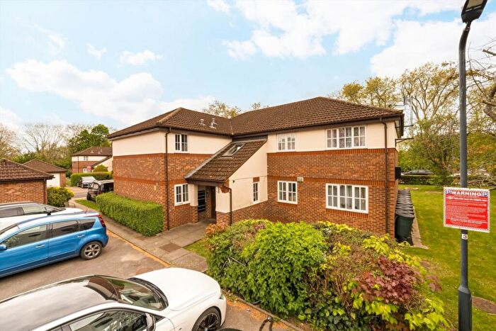 2 Bedroom Flat For Sale In Campbell Gordon Way, Cricklewood, NW2