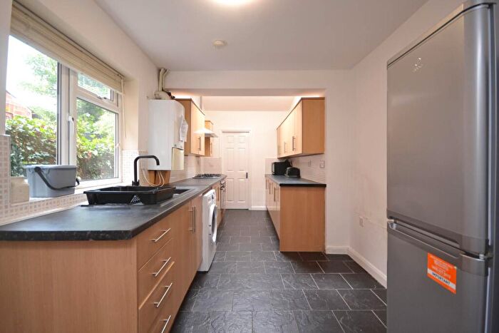 6 Bedroom Terraced House To Rent In Bishops Road, Reading, RG6