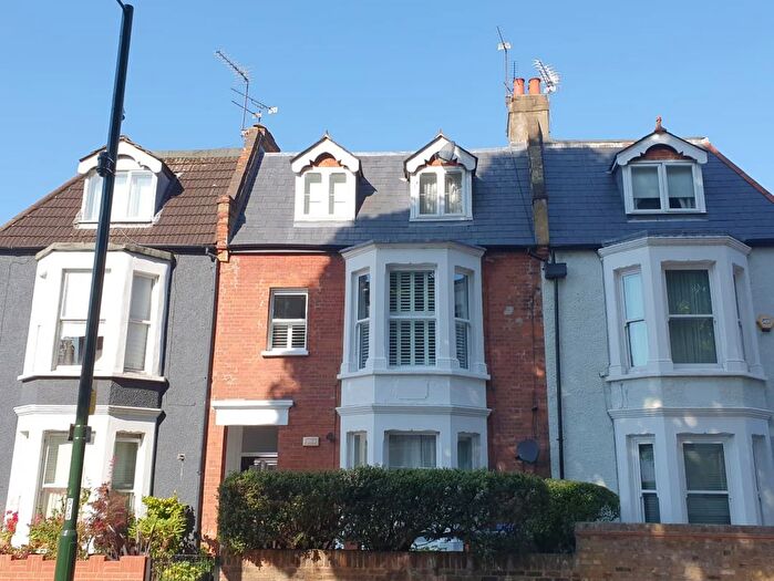 2 Bedroom Flat For Sale In Sandycombe Road, Kew, Richmond, TW9