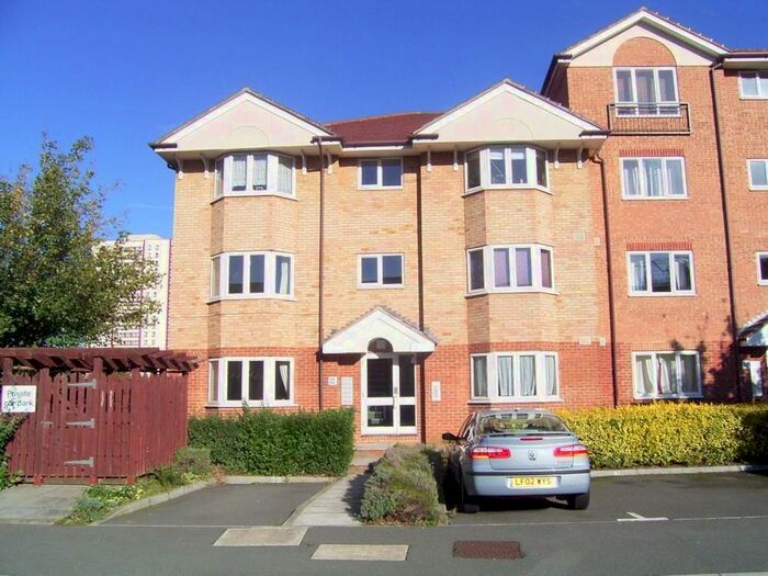 2 Bedroom Flat To Rent In Varsity Drive, Twickenham, TW1