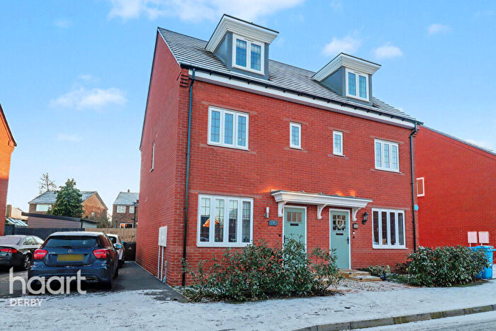 3 Bedroom Semi Detached House For Sale In Foragers Way, Mickleover, DE3