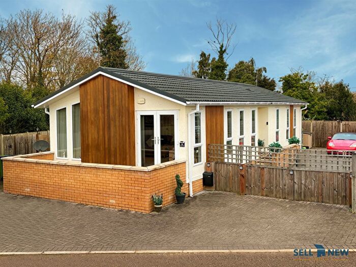 2 Bedroom Bungalow For Sale In Constellation Mobile Home Park, Cambridge, CB23