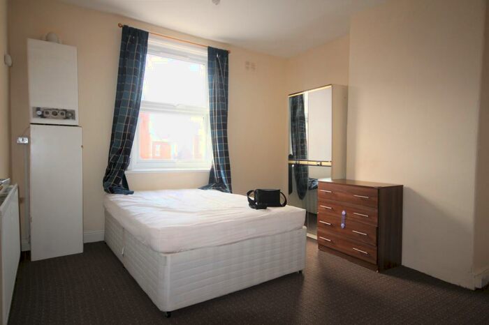 1 Bedroom Terraced House To Rent In Recreation Mount, Leeds, West Yorkshire, LS11