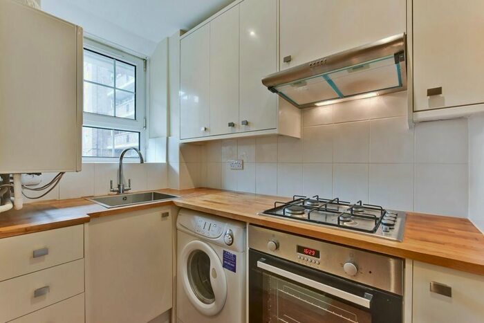 2 Bedroom Flat To Rent In County Street, London, SE1