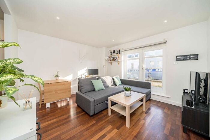 1 Bedroom Flat To Rent In Upper Tooting Road, Tooting, SW17